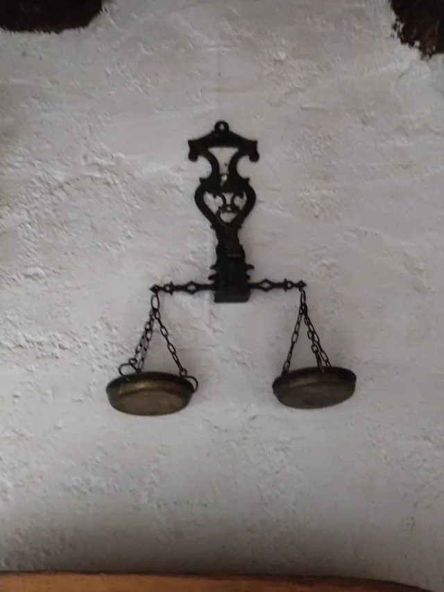 Báscula antigua de metal