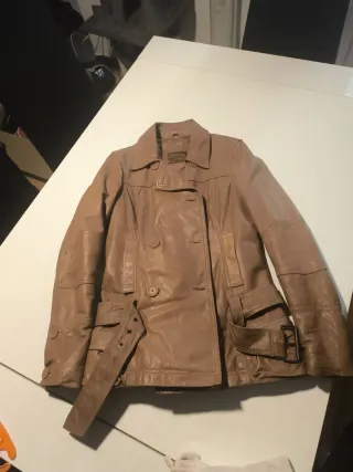 Cazadora de piel beige