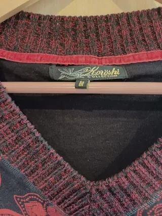 Camiseta cuello pico estampada