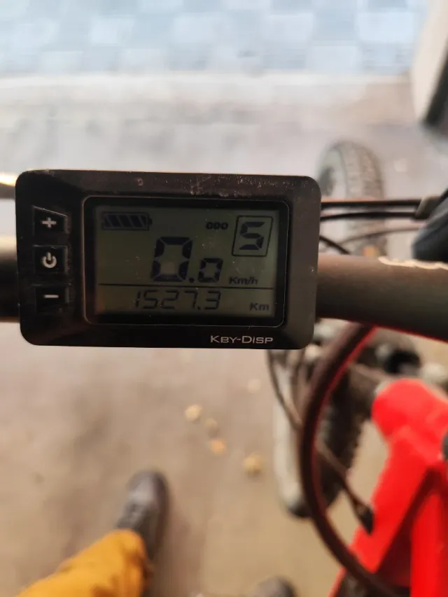 Bicicleta Eléctrica Roja i patinete eléctrico