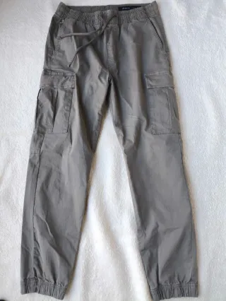 Pantalón cargo gris hombre