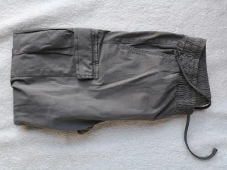 Pantalón cargo gris hombre