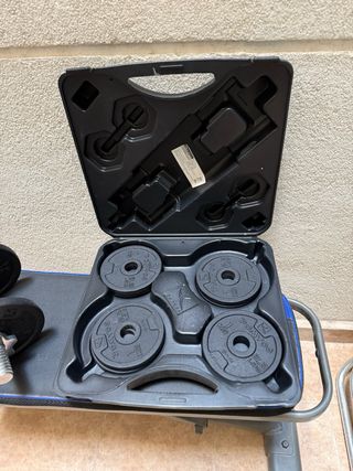 Banco de abdominales y pesas