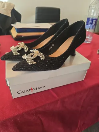 Zapatos de vestir Guapissima negros con pedrería