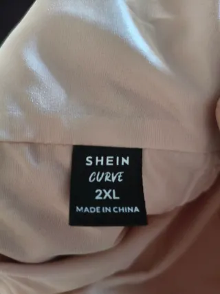 Vestido largo beige con flores rosas