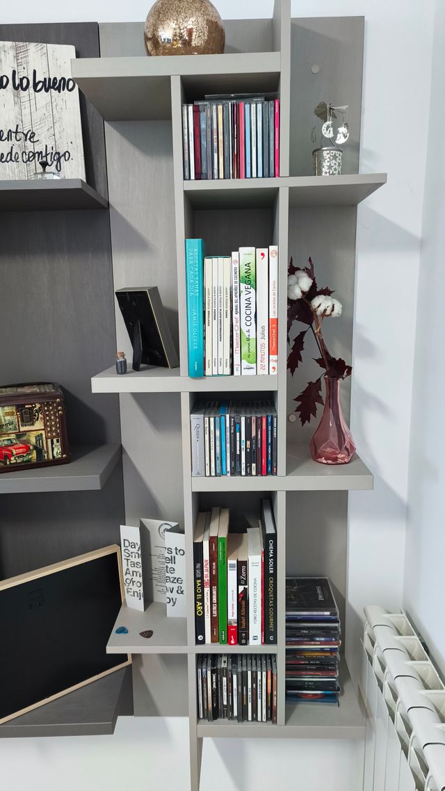 Scaffalature murali in pannello di legno