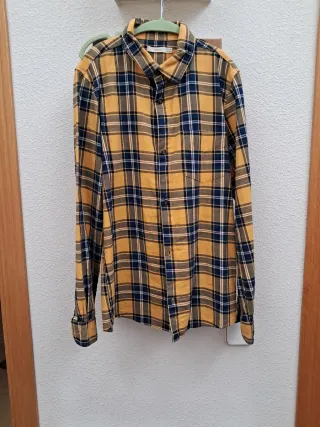 Camisa de cuadros amarilla y azul chicho