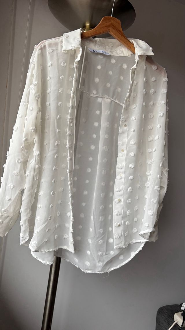Camisa Zara blanca lunares