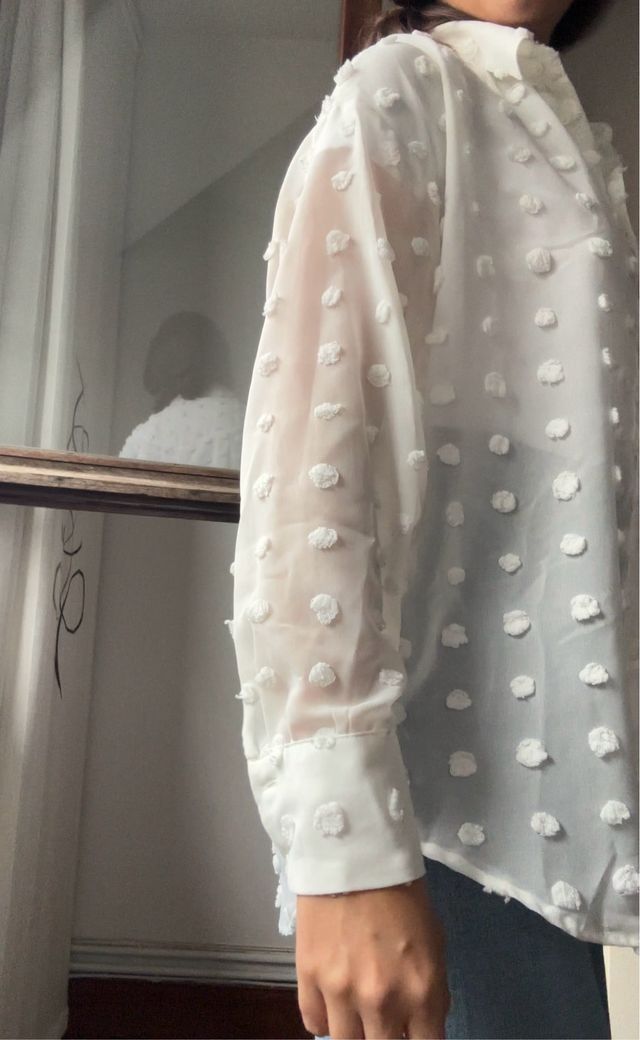 Camisa Zara blanca lunares