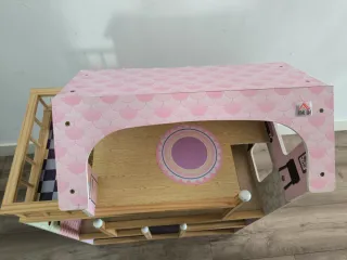 Casa de muñecas de madera