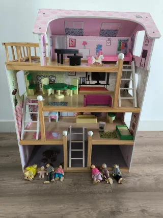 Casa de muñecas de madera