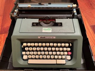Máquina de escribir Olivetti Studio 46