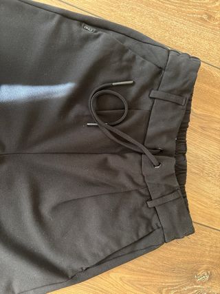 Pantalón de vestir negro de pinza