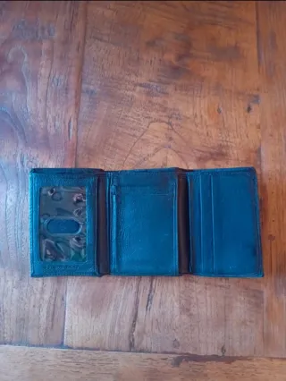 Monedero de Piel DKNY con su Caja