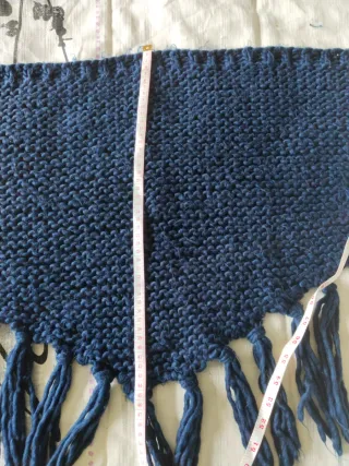 Pañuelo bufanda azul con flecos