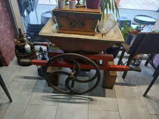 Estrujadora de vino antigua