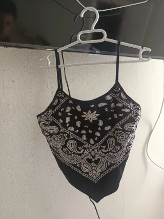 Top estilo pañuelo bandana