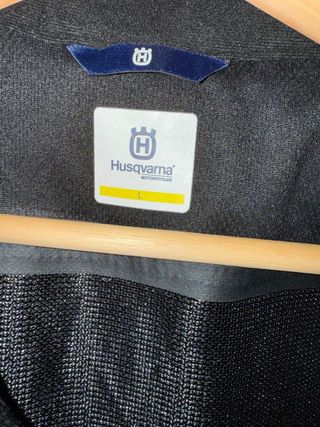 Chaqueta Husqvarna Azul y Negra