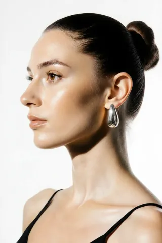 Pendientes plateados forma lágrima