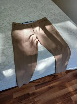 Traje marrón hombre