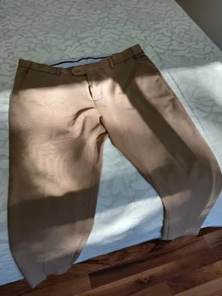 Traje marrón hombre