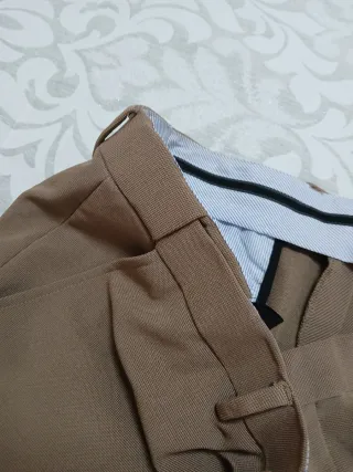 Traje marrón hombre