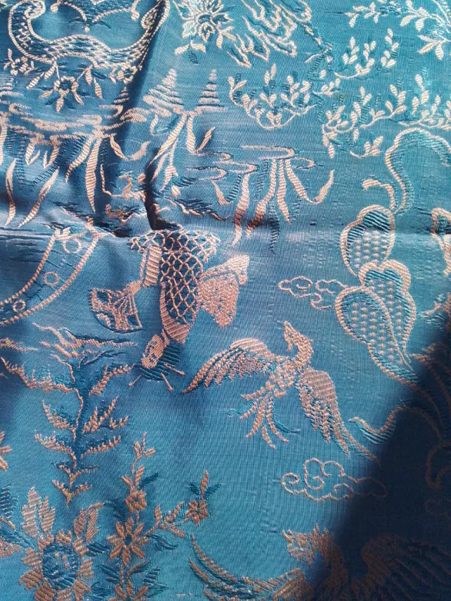 Colcha antigua de seda