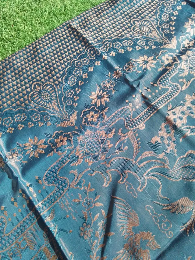 Colcha antigua de seda