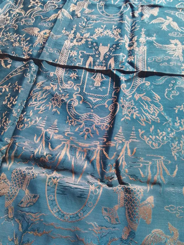 Colcha antigua de seda