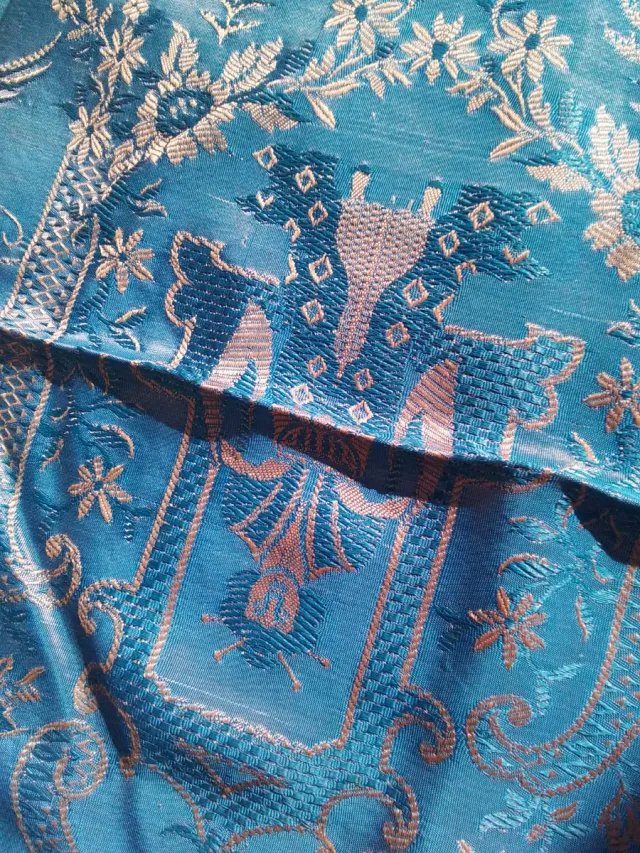 Colcha antigua de seda