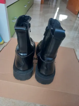 Botín Zara niña negro cremallera