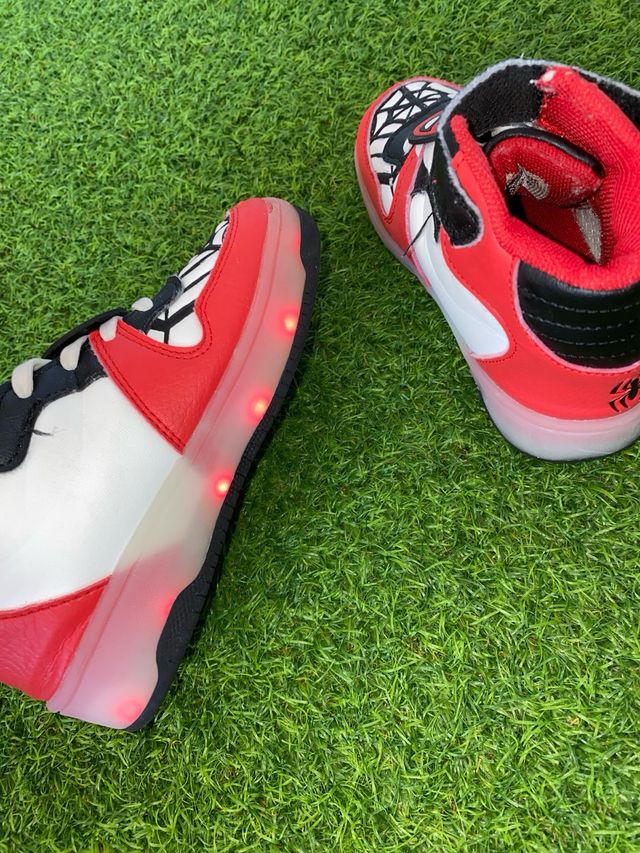 Zapatillas Spiderman luces niño.