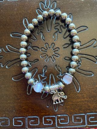 Pulsera con elefante y piedras