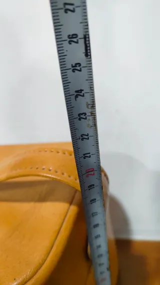 Joyero o bolso de piel marrón