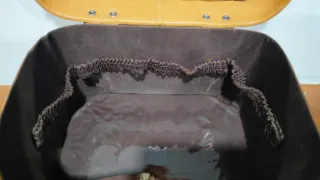 Joyero o bolso de piel marrón