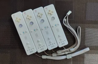 Wii remote+nunchuk x4.
