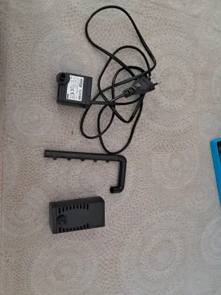 Pecera azul y transparente