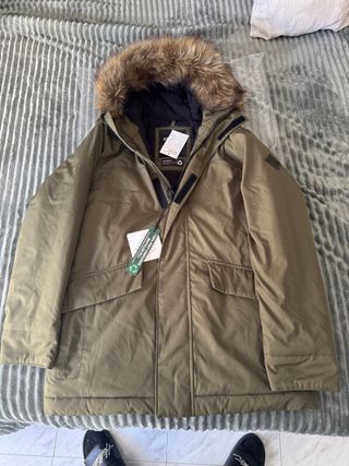 Parka Hollister verde militar con capucha