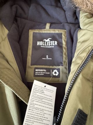 Parka Hollister verde militar con capucha