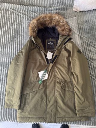 Parka Hollister verde militar con capucha
