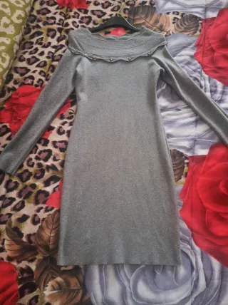 Vestitino grigio con scollo Bardot