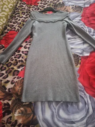 Vestitino grigio con scollo Bardot