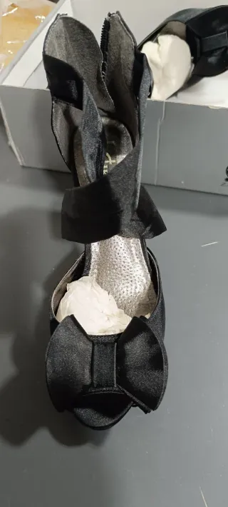 zapatos de tacón negros para mujer