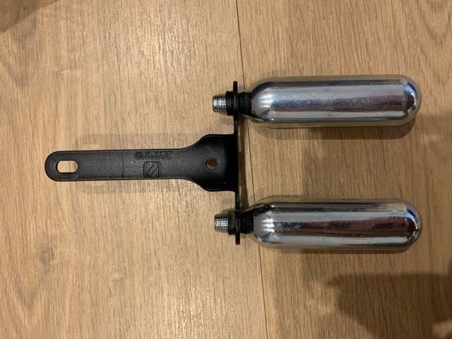 Soporte cartuchos CO2 bicicleta