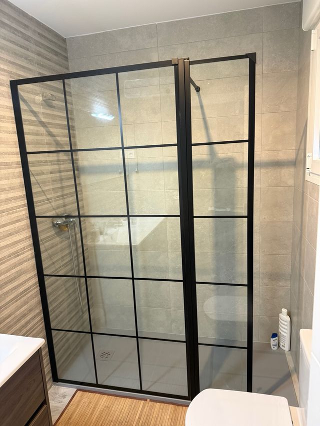 Mampara de ducha cristal y metal negra