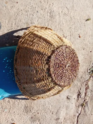 Cesta artesanal de metal,sisal y mimbre