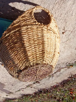 Cesta artesanal de metal,sisal y mimbre