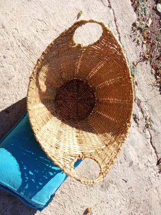 Cesta artesanal de metal,sisal y mimbre