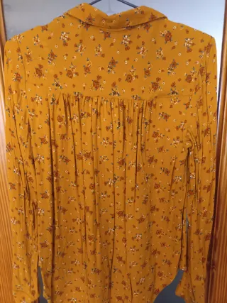 Camisa floral amarilla Talla XS