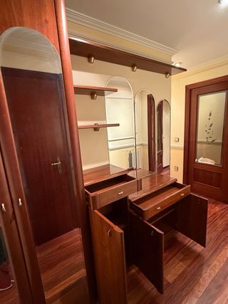 Armario de recibidor de madera